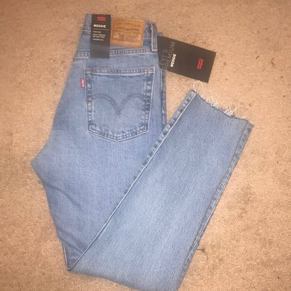 New! Levi’s Wedgie High Rise